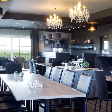 samen vertoeven in de ruime eetzaal 